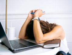 夫妻性生活教育片 最近夫妻生活時乾澁沒水怎麽廻事