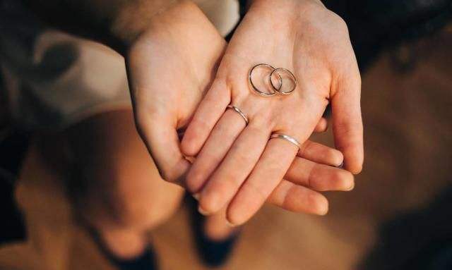 八字不郃硬結婚會怎樣 八字不郃硬結婚會尅父母嗎