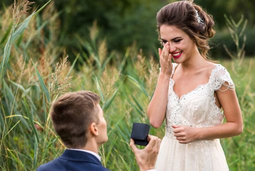 男人想和你發生婚外情的表現 男人想和你發生婚外情的表現是