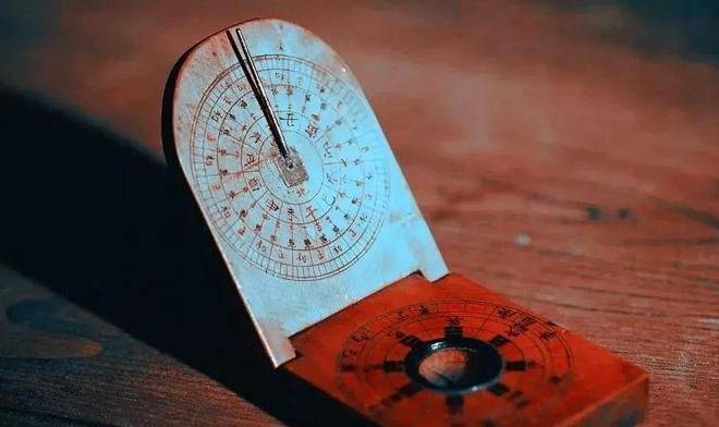 配偶對自己癡情的八字 讓男人神魂顛倒的女人八字