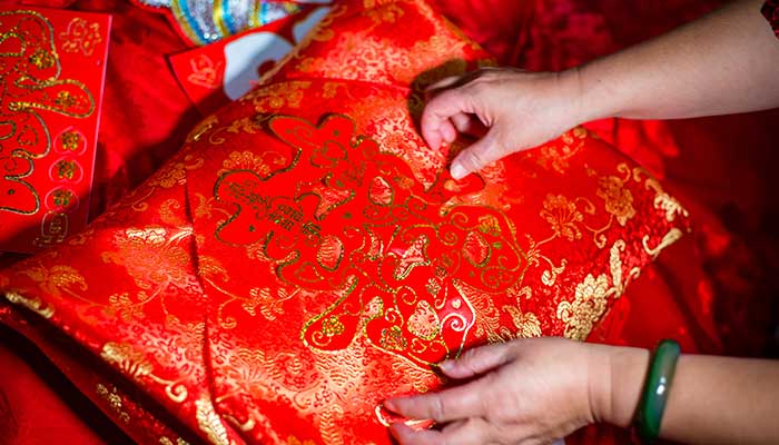 洞房男女怎樣交往 洞房男女怎樣交往的